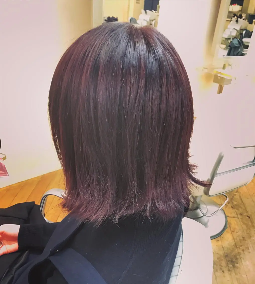 ミディアム カラー 切りっぱなしボブ バイオレットカラー ボブ 外ハネヘア 髪質改善🌟 TAKERUのヘアスタイル