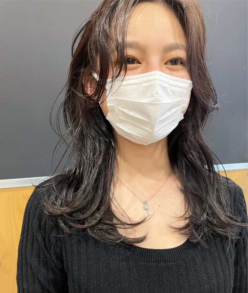 セミロング カラー しの　ゆきの THE REMMYのヘアスタイル