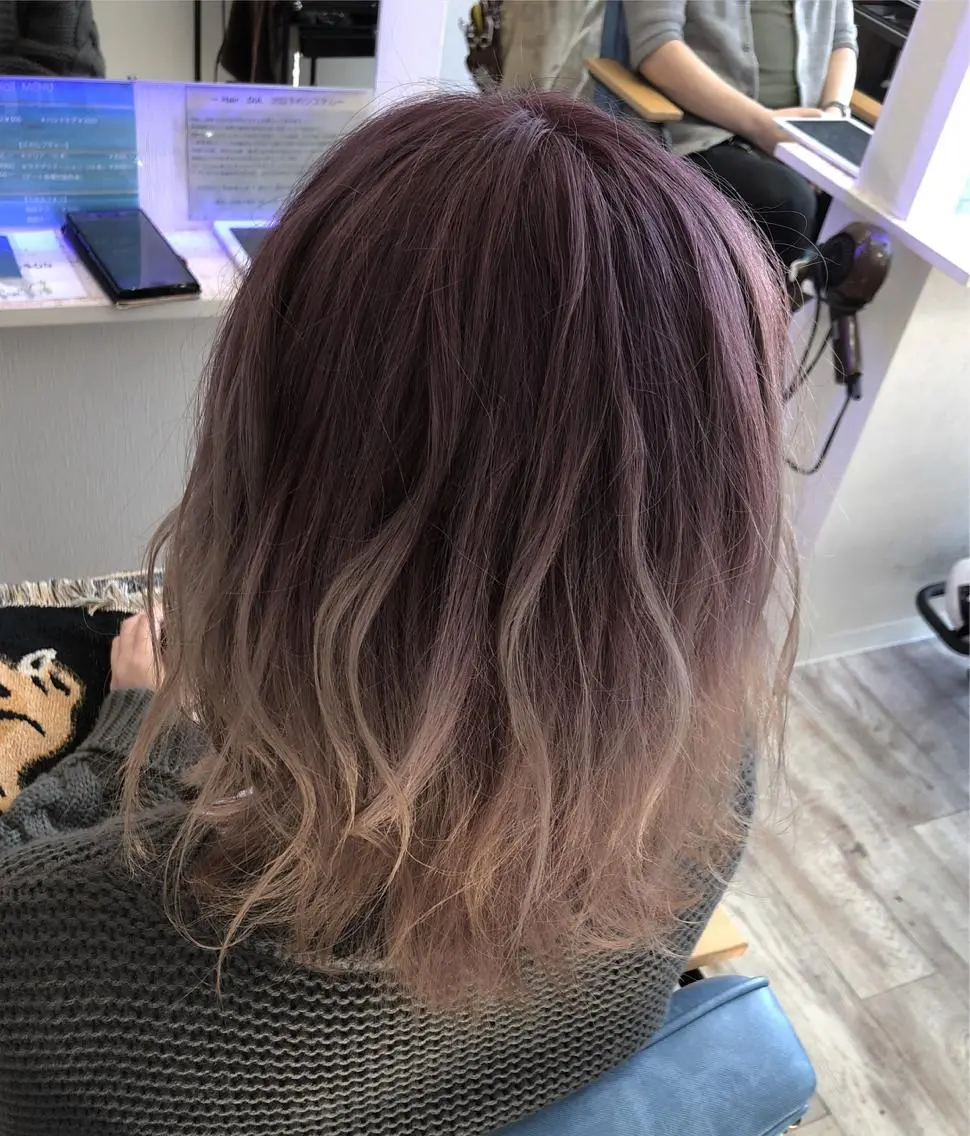 ミディアム カラー グラデーションカラー 白井 つづりのヘアスタイル