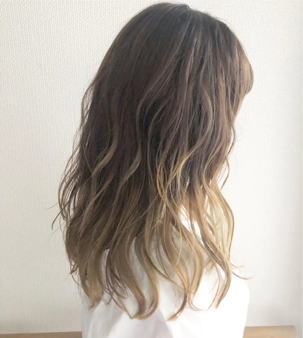 ロング アッシュ AIR HEALのヘアスタイル