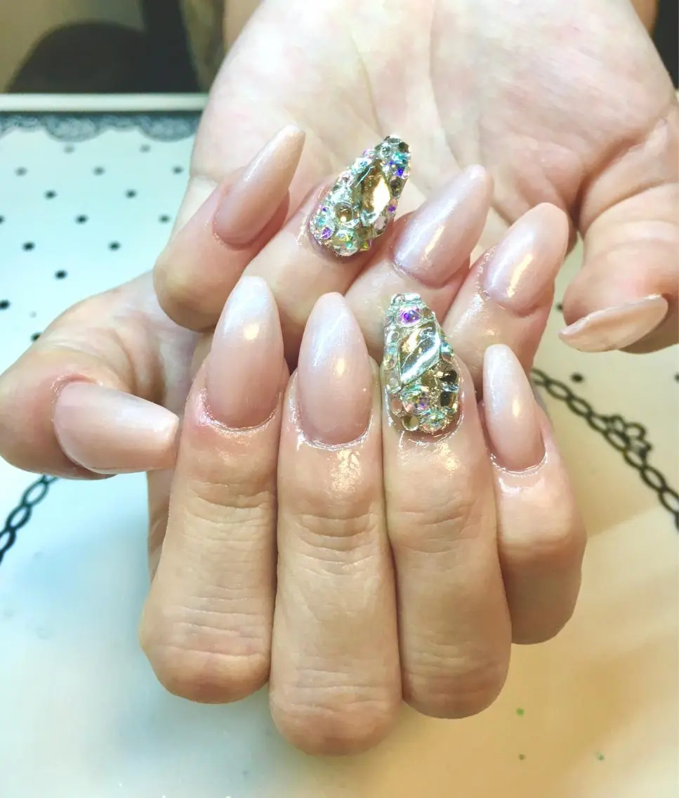 ネイル ストーンネイル nailist cocoのネイルデザイン