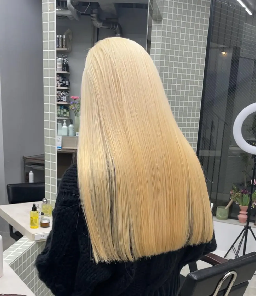 カラー ロング ブリーチ 抜きっぱなしブロンド カット ヘアカラー トリートメント ケアブリーチ/ レイヤー/vardyのヘアスタイル