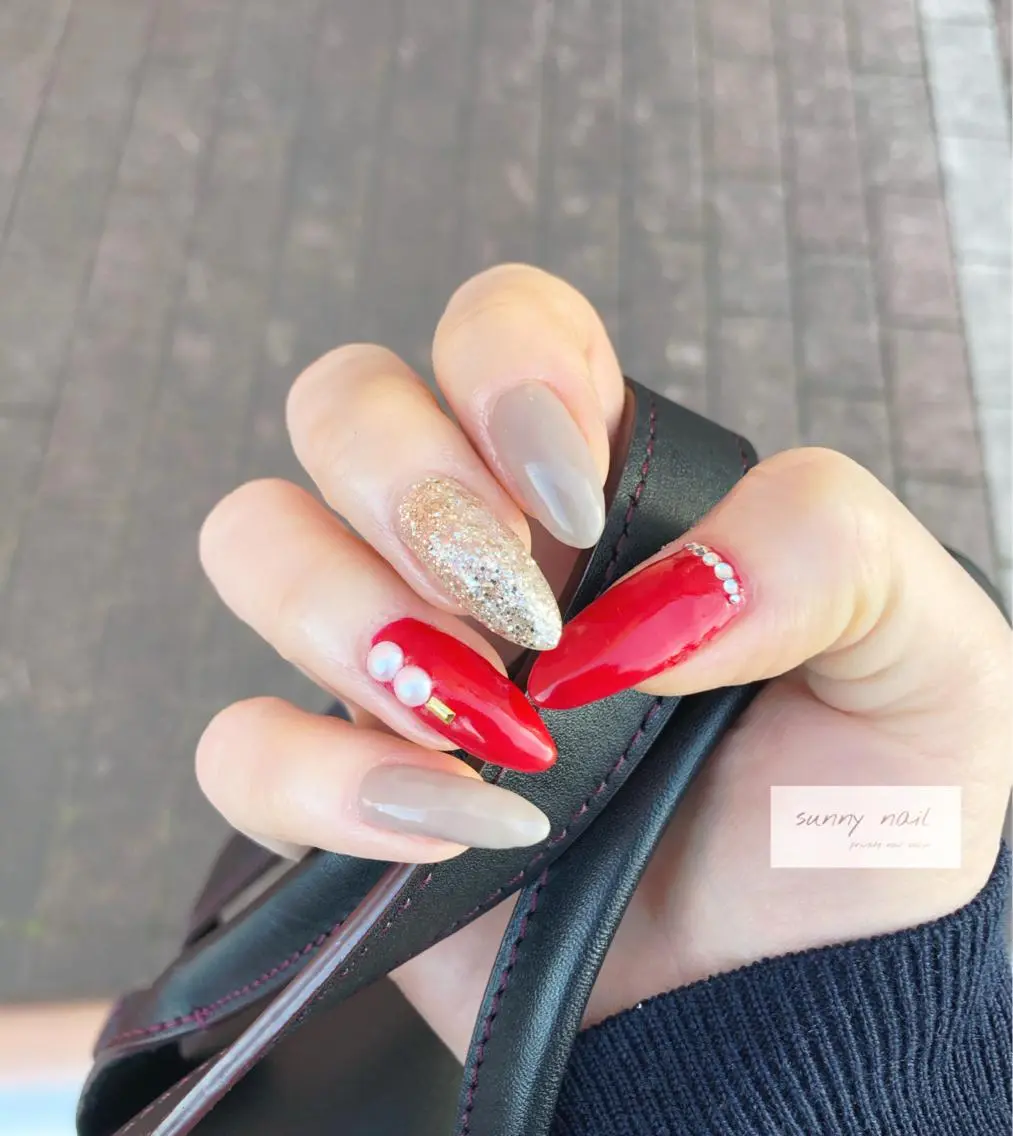 ネイル ジェルネイル おそろいネイル ニュアンスネイル パラジェル 赤色 sunny nailのネイルデザイン