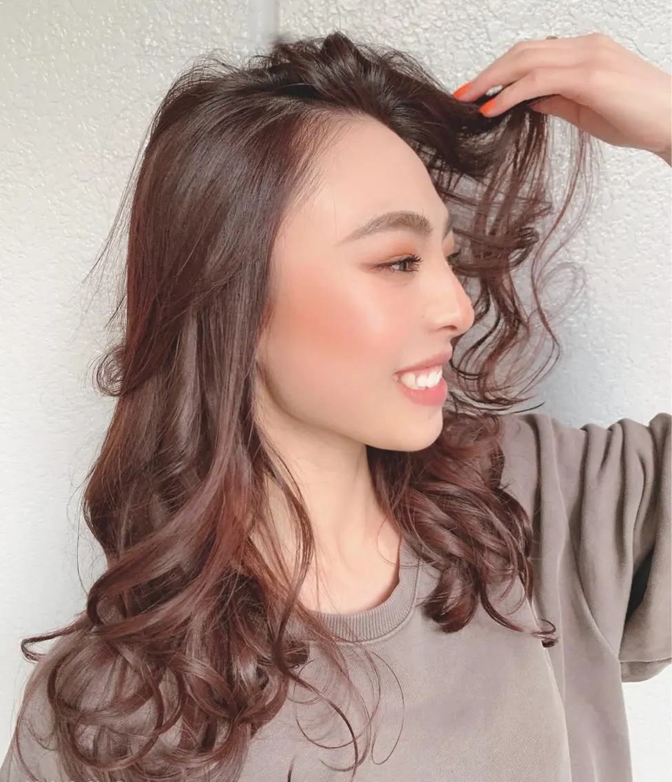 ロング カラー ブラウンカラー 💎赤み消しカラー 特化型デザイナー💎のヘアスタイル