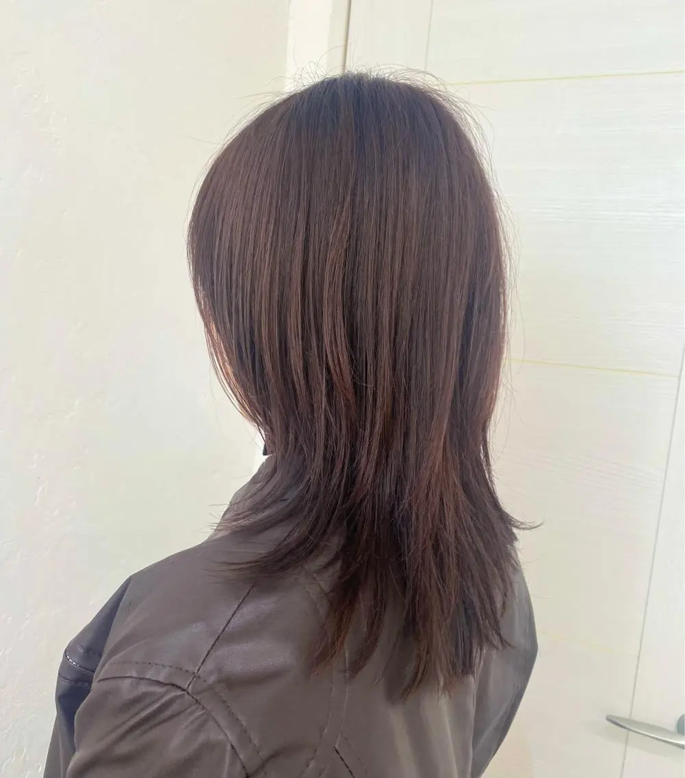 ミディアム カラー ブラウンカラー ピンクカラー ピンクブラウン レイヤーカット doc. 和田のヘアスタイル