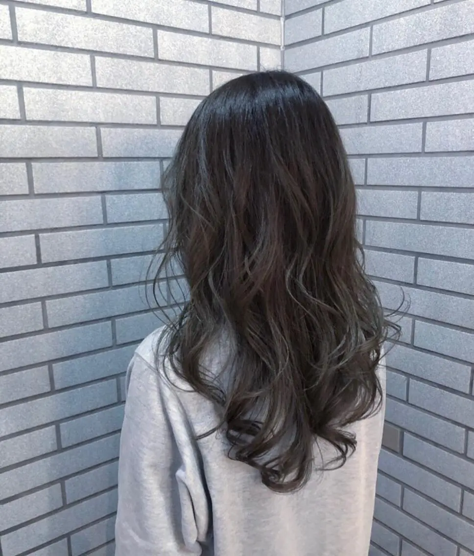 ロング カラー アディクシーカラー アッシュ ブルーカラー ブルーアッシュ グレージュ 中村 よしひでのヘアスタイル