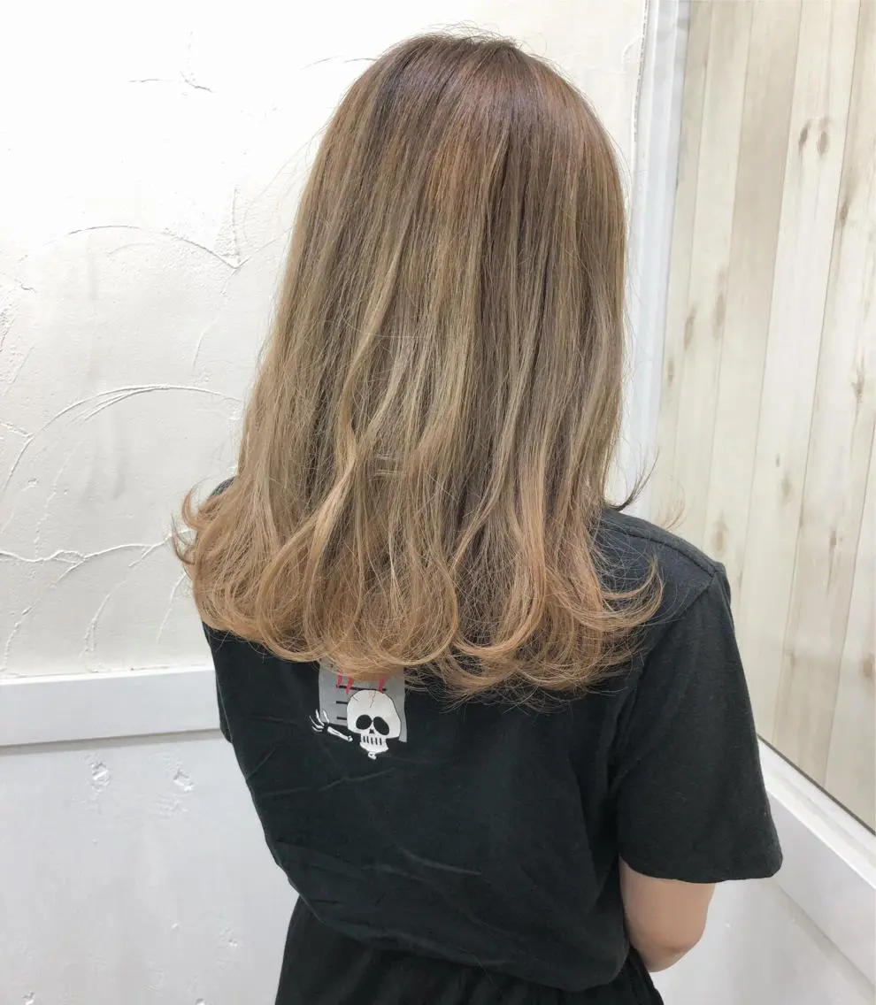 ミディアム Loob.TOKYO MIYA🌈のヘアスタイル