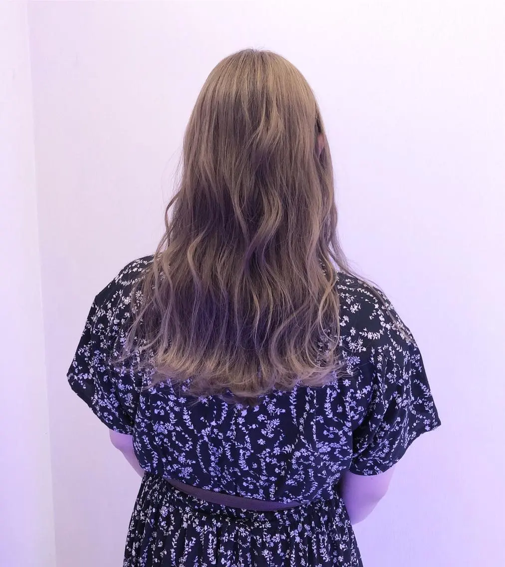 ロング カラー ブリーチ 白井 つづりのヘアスタイル