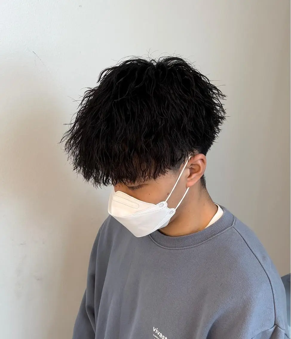 パーマ メンズ メンズパーマ ツイストスパイラルパーマ スパイラルパーマ k jの眉毛・アイブロウイメージ