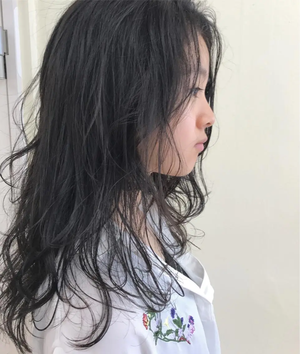 セミロング セミロングレイヤー レイヤーカット ボブ♡柔らかいカラー 實松栞理のヘアスタイル