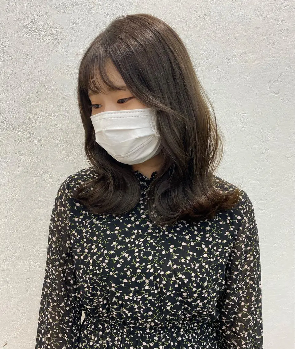 セミロング カラー オリーブ/アッシュ やわらか透明感カラーのヘアスタイル