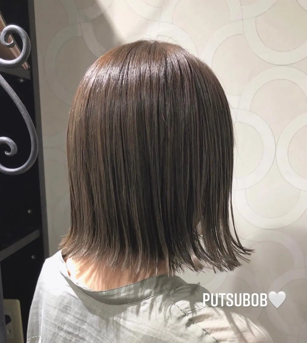 ミディアム カラー ブリーチ グレージュ オリーブグレージュ オリーブグレー ボブ カット ヘアカラー トリートメント 艶髪 ♡Tomiyaのヘアスタイル