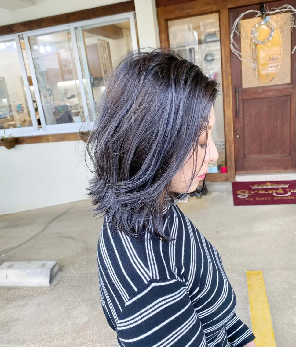 ミディアム カラー バレイヤージュ ネイビーカラー レイヤーカット カット ヘアカラー トリートメント grand juteのヘアスタイル