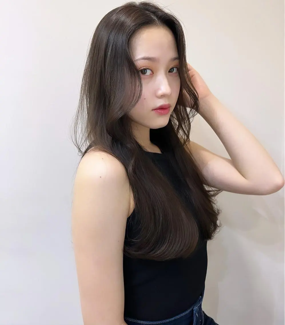 ロング ケアカラー くびれヘア 学生 髪質改善 ヨシンモリ 🤍🤍韓国ヘア おたけ🤍🤍のヘアスタイル