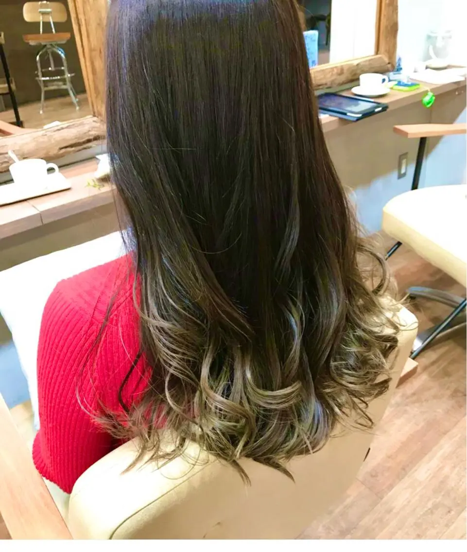 ロング カラー グレージュ オリーブグレージュ オリーブグレー 新井 友菜のヘアスタイル