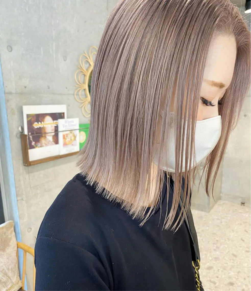 ミディアム カラー ベージュカラー ブリーチ ミルクティーベージュ ブリーチカラーレイヤ ーカット🦋annaのヘアスタイル