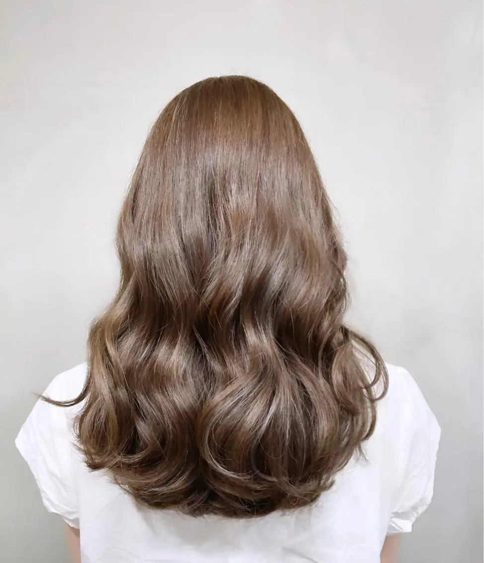 セミロング カラー ブリーチ 透明感カラー ハイライトカラー ハイライト ヘアカラー 透け感カラー✂️ yuuのヘアスタイル