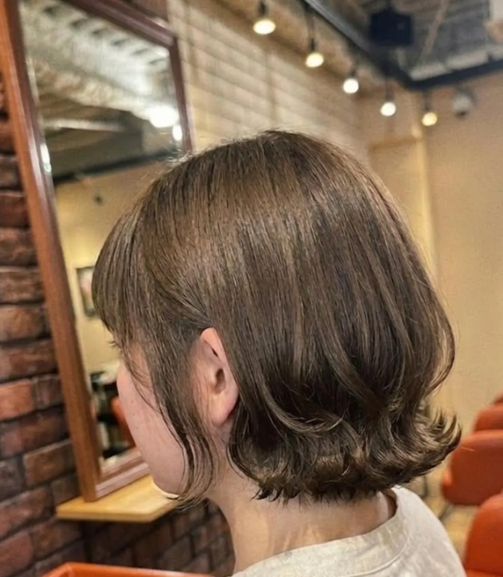 ミディアム カラー アッシュ アッシュブラウン ブラウンカラー ボブ くびれヘア カット ヘアカラー トリートメント flencia 丸 和博|カットのヘアスタイル
