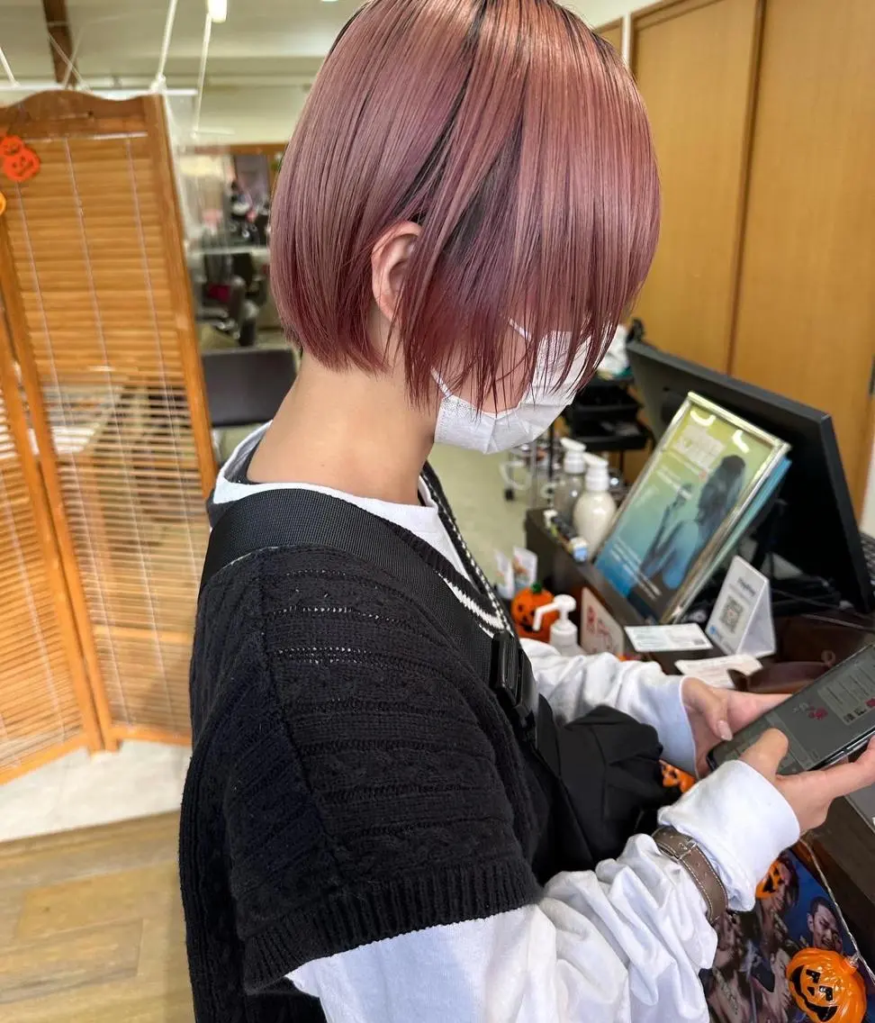 ショート カット ブリーチカラー🫧 森　凪沙のヘアスタイル
