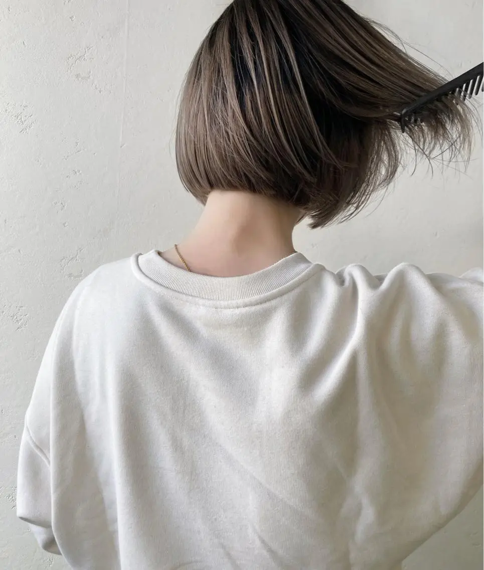 ショート カラー 前下がりボブ アッシュ ベージュカラー 透明感カラー ダブルカラー ➖石江 雷蔵➖のヘアスタイル