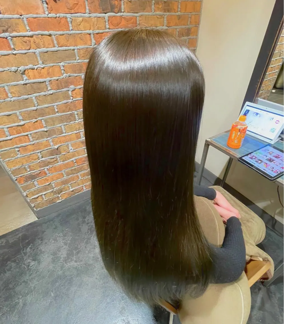 ロング カラー 酸性ストレート 泉 堅也のヘアスタイル