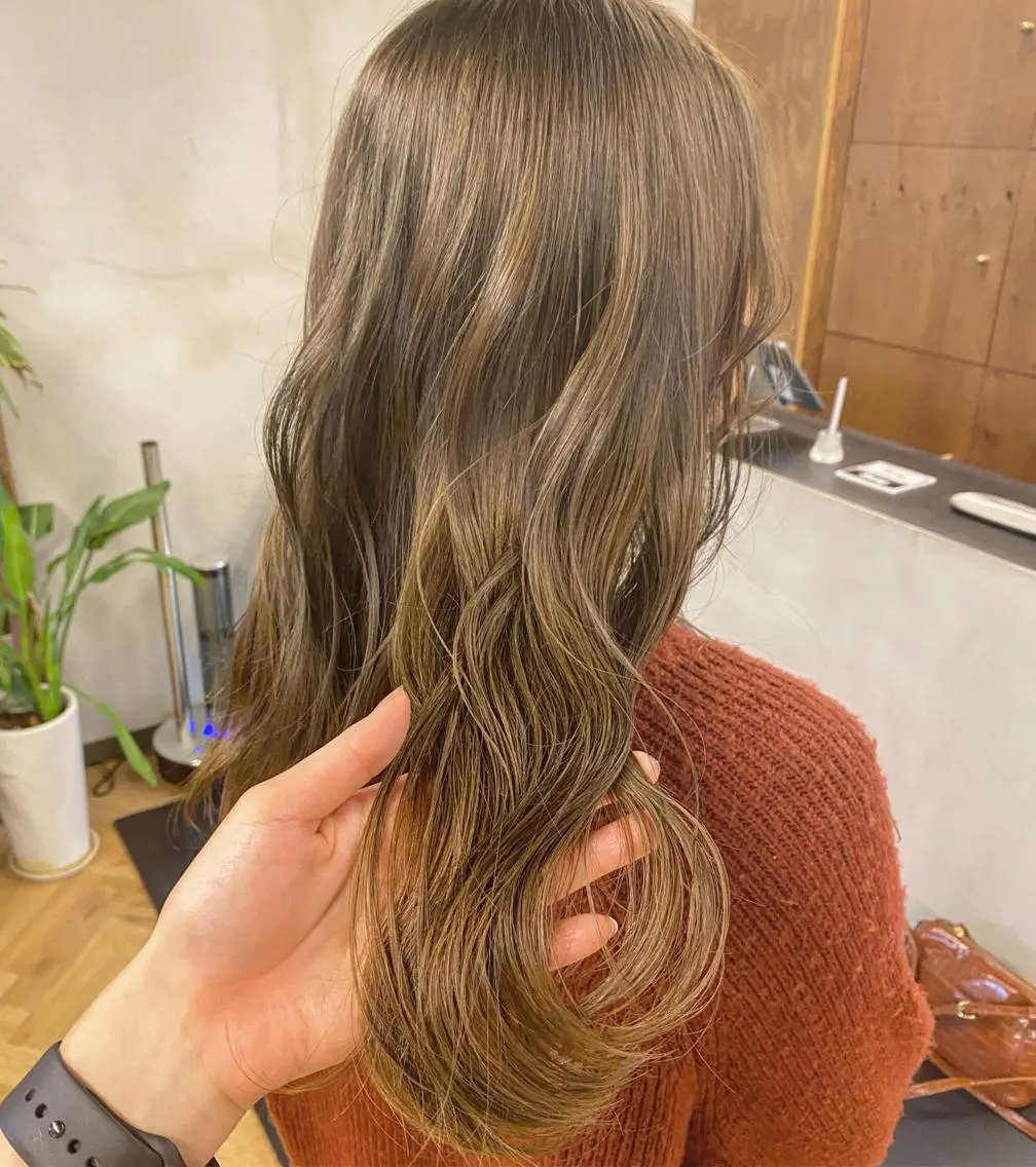 ロング 前川 朋香のヘアスタイル