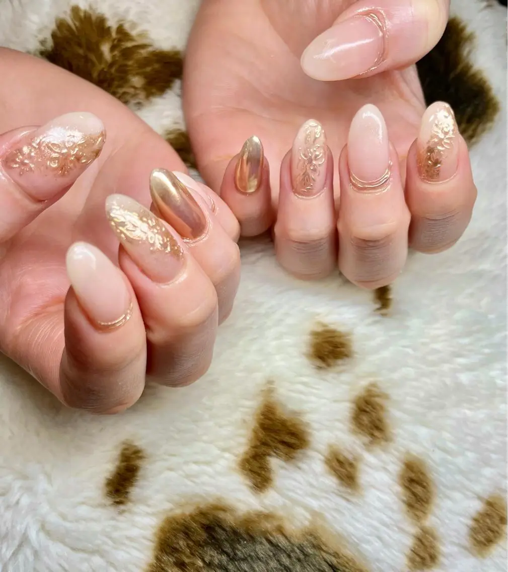 セミロング カラー パーマ ヘアアレンジ メンズ キッズ ネイル マツエク・マツパ ミラーネイル el. by Aoのネイルデザイン