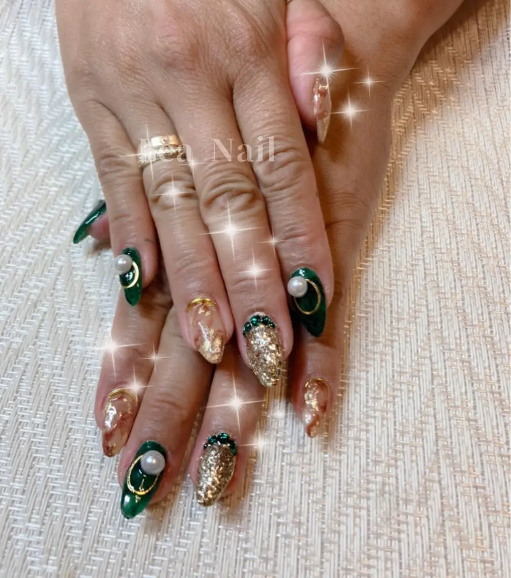 ネイル ゴージャス グリーン Lea Nailのネイルデザイン