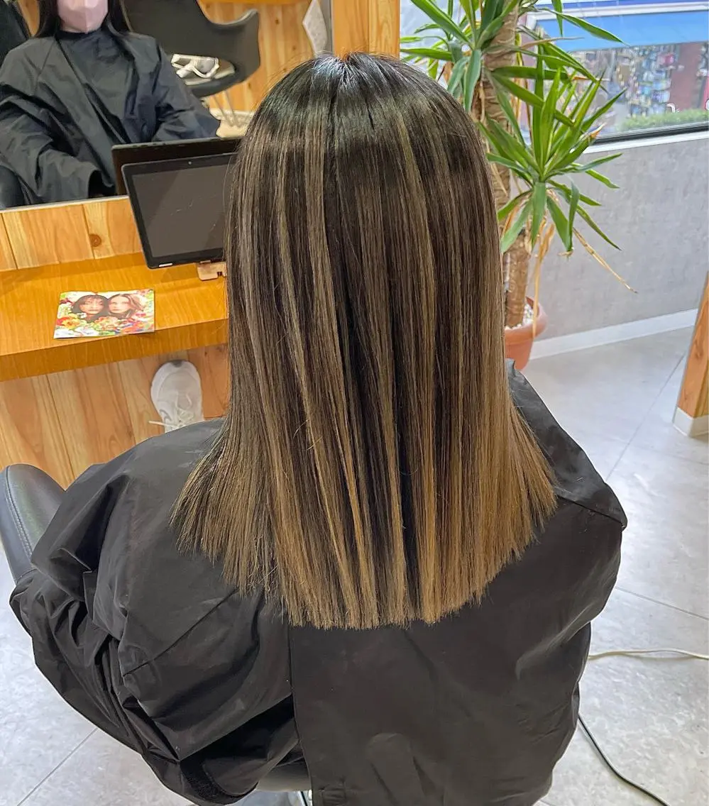 セミロング カラー 佐々木 まゆかのヘアスタイル