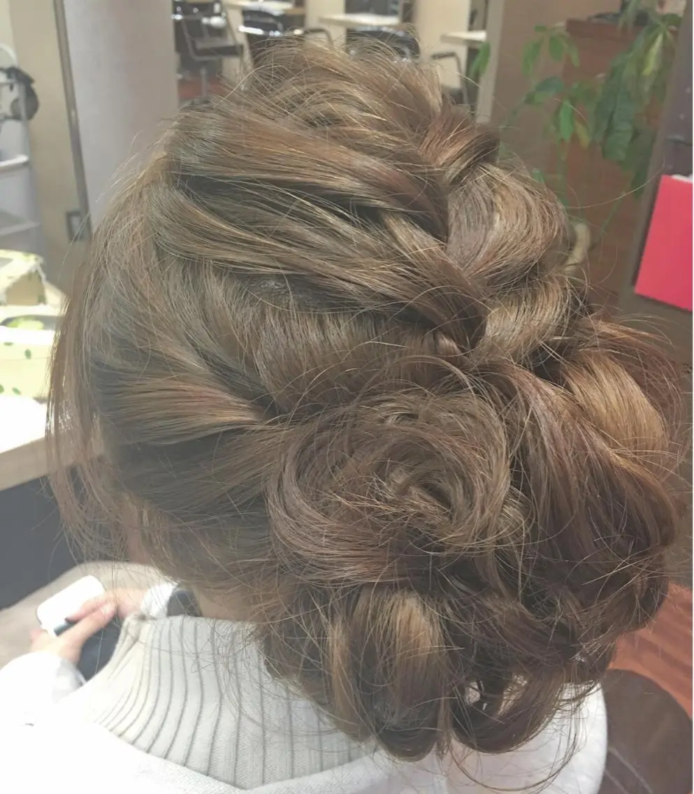 ヘアアレンジ 成人式 結婚式・ブライダル 卒業式のヘアスタイル 推し活専用 【派手髪】飯野ゆかりのヘアスタイル