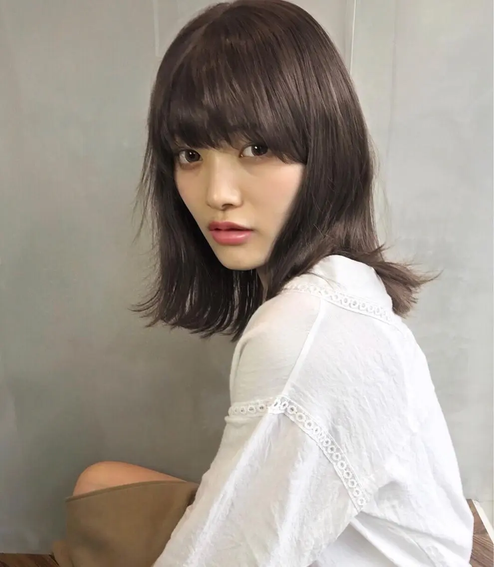 ミディアム カラー レイヤー べージュ 白石研太のヘアスタイル