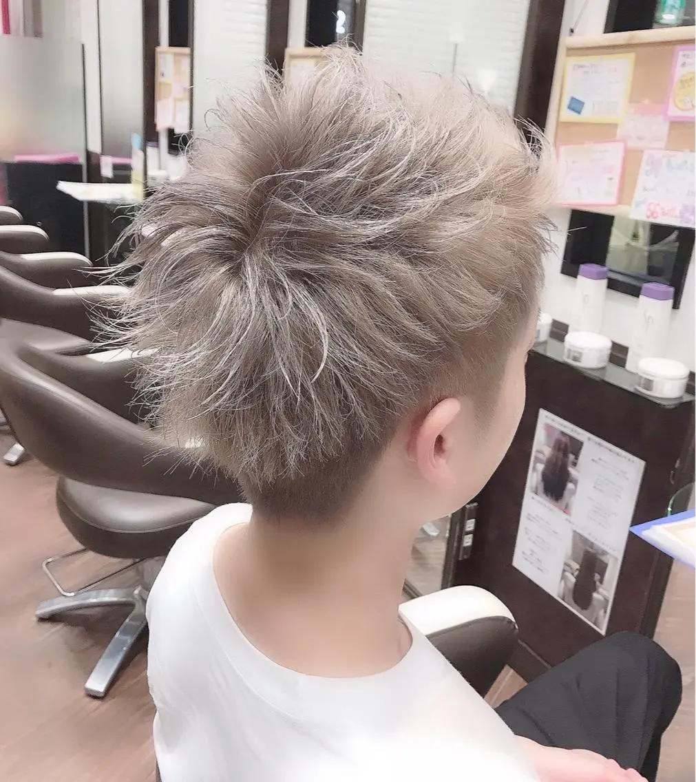 ショート カラー メンズ アップバング メンズブリーチ フェードカット メンズベリーショート ベリーショート 稲村 toshiのヘアスタイル