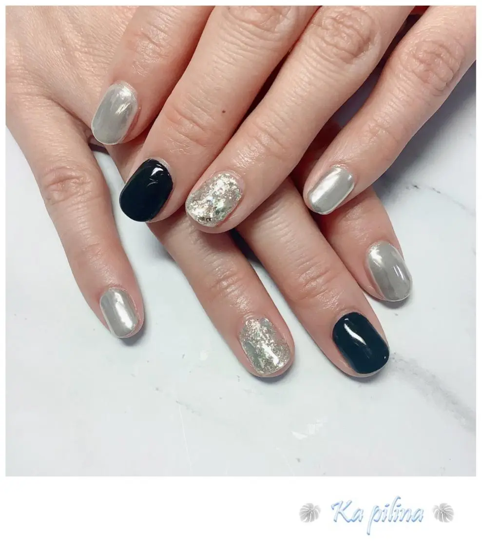 ネイル ゴールド ラメ(グリッター) ミラーネイル シルバー Nail salon Ka pilinaのネイルデザイン