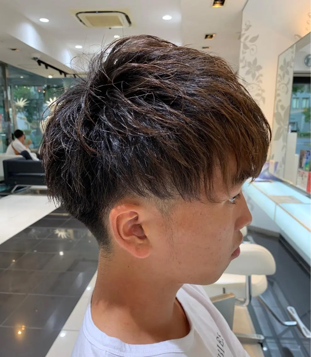 ショート パーマ メンズ マッシュ メンズパーマ 外ハネヘア 赤み消しカラー /透明感カラー 上長のヘアスタイル