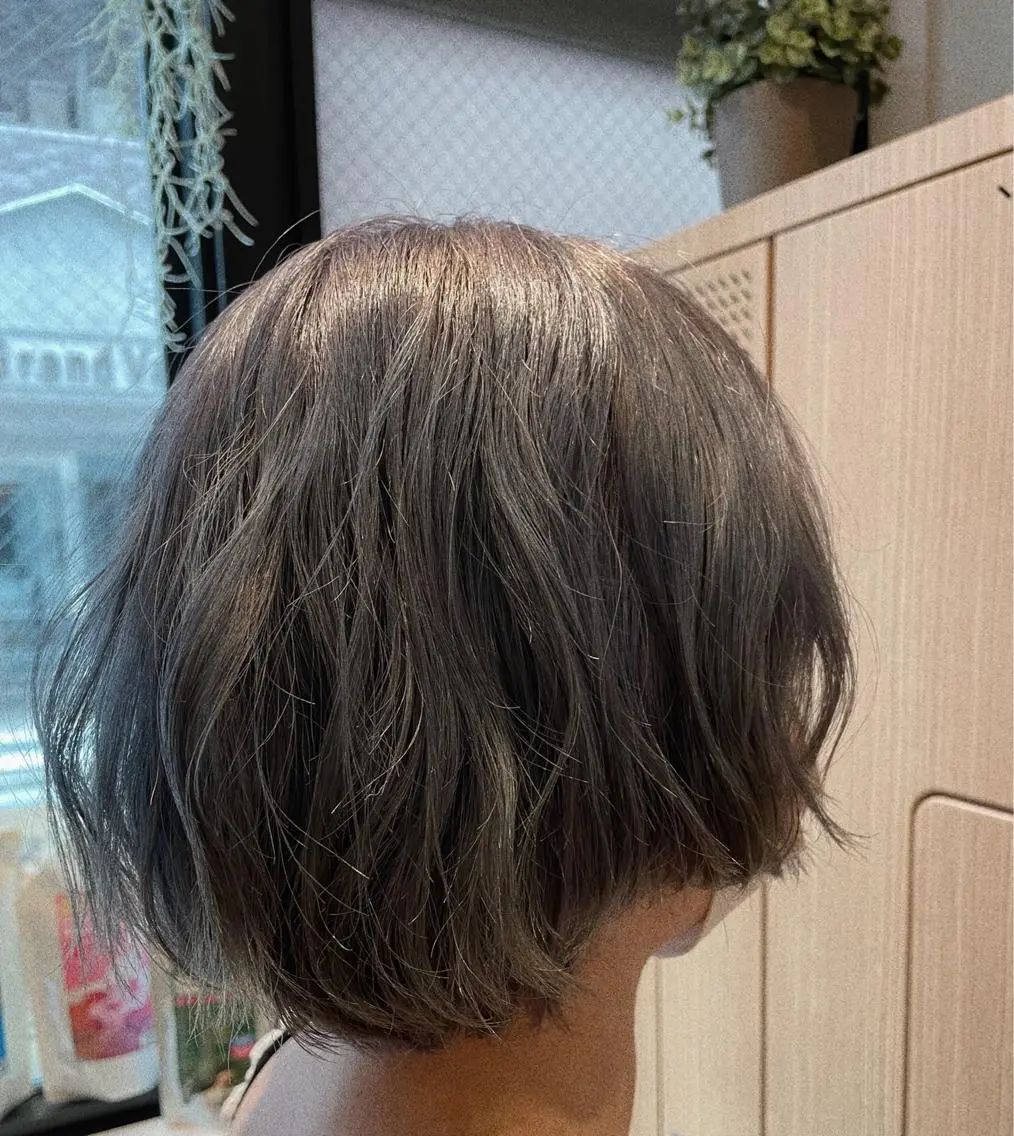 ショート カラー ブリーチ ラベンダーカラー ラベンダーグレー くせ毛 ナチュラル🧡可愛い MINAMIのヘアスタイル