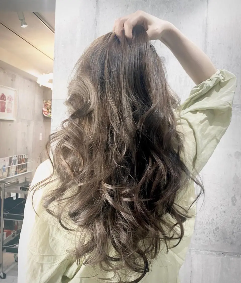 ロング カラー 透明感カラー ル，ボー・クール 彌永妙子のヘアスタイル