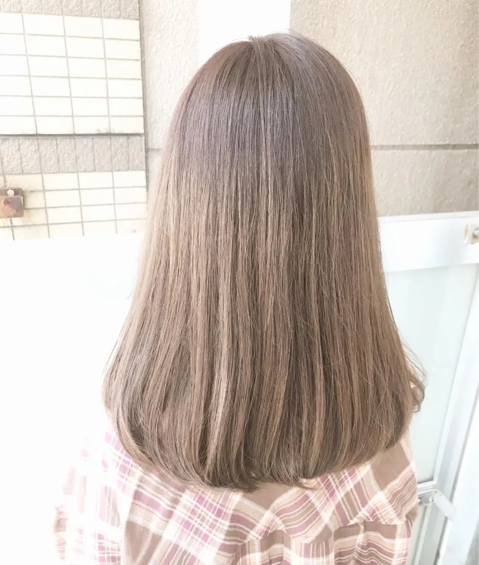 ミディアム 岩谷/ブリーチ 🪽透明感カラーのヘアスタイル