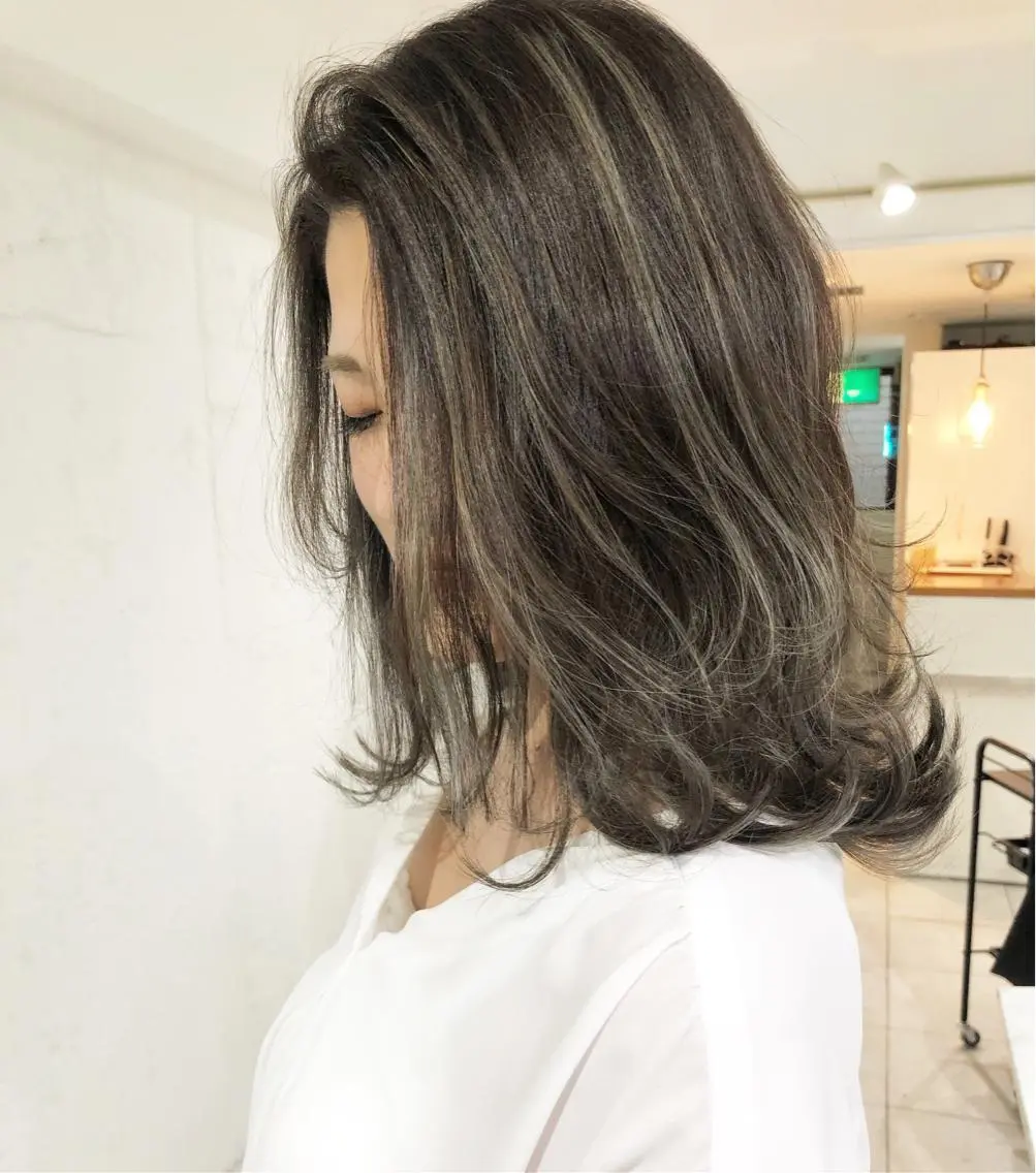 ミディアム カラー ハイライトカラー ハイライト カット ヘアカラー パーマ トリートメント 顔まわりレイヤー× 韓国ヘアオタベシンヤのヘアスタイル
