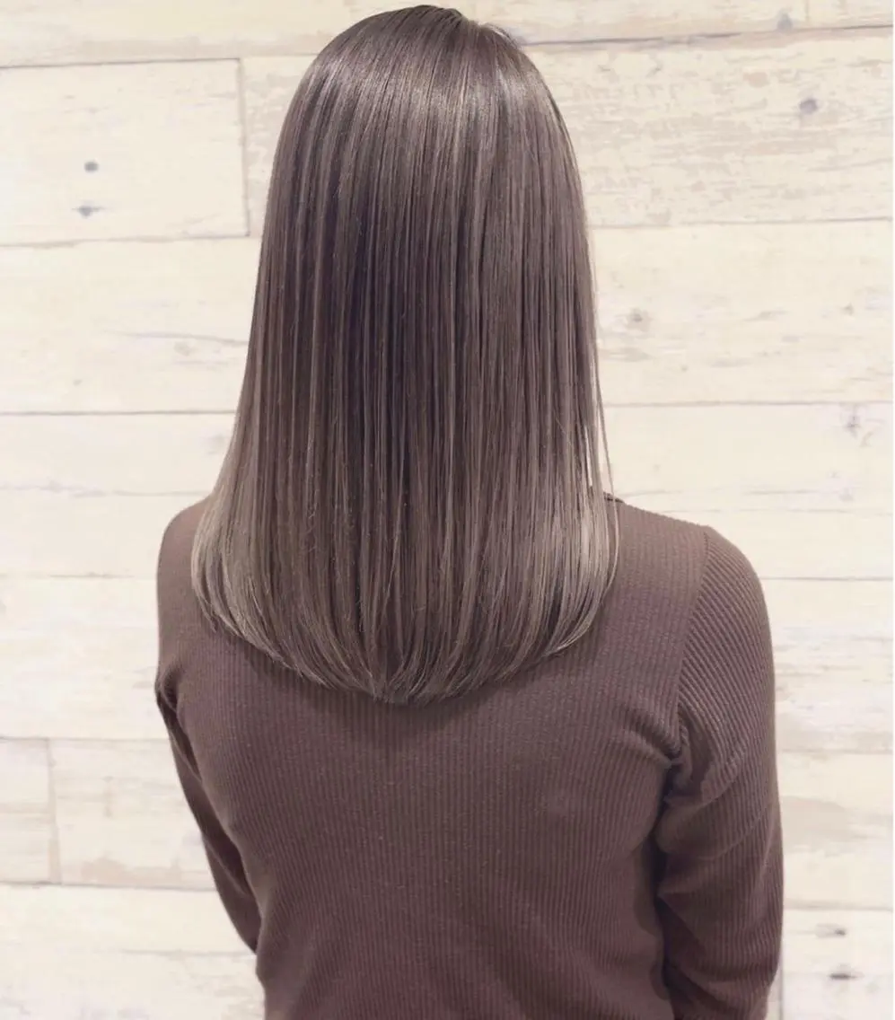 ミディアム カラー 栗原 瑠世のヘアスタイル