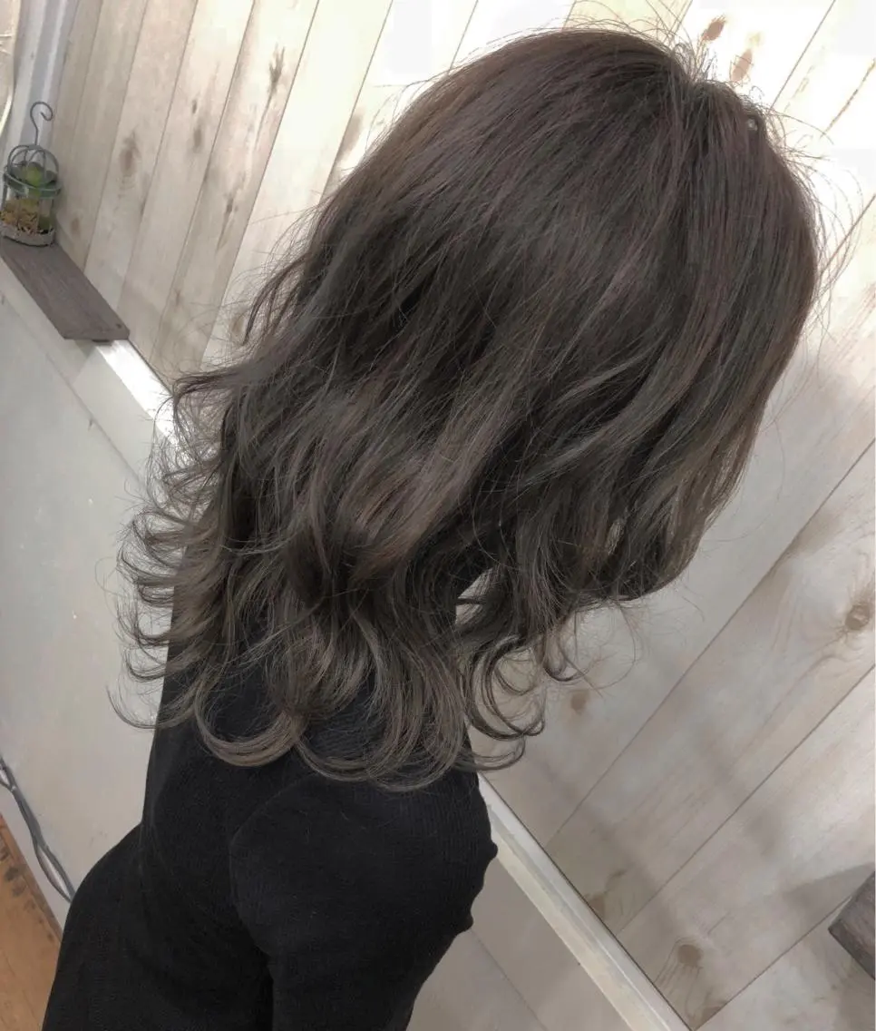 セミロング Loob.TOKYO MIYA🌈のヘアスタイル