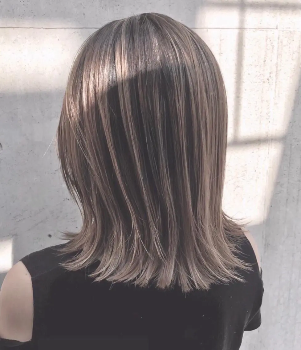 ミディアム カラー ミディアムパーマ アッシュ アッシュブラウン ベージュカラー 黒髪 AKI アキのヘアスタイル