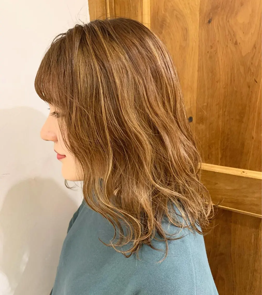 セミロング ハイライト 斉藤大河 カラー/縮毛矯正のヘアスタイル