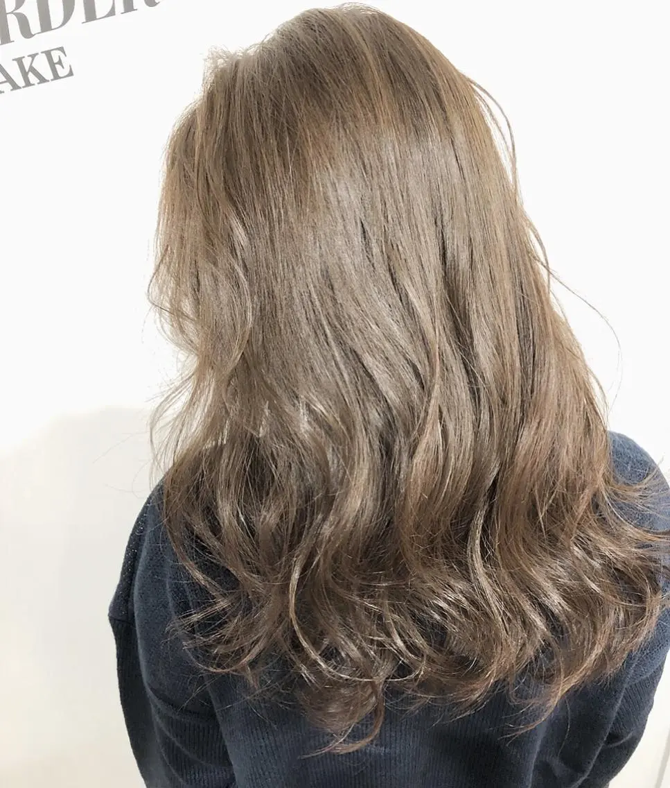 カラー アッシュ ベージュカラー グラデーションカラー グレージュ ハイライトカラー 夜23時まで予約🉑 reverieあきらのヘアスタイル