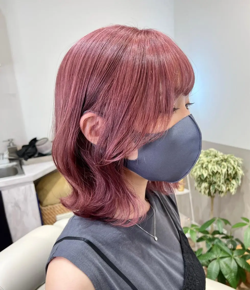 ミディアム カラー ブリーチ ラベンダーカラー ピンクカラー ローズカラー くびれヘア カット ヘアカラー トリートメント 平尾 拓也のヘアスタイル