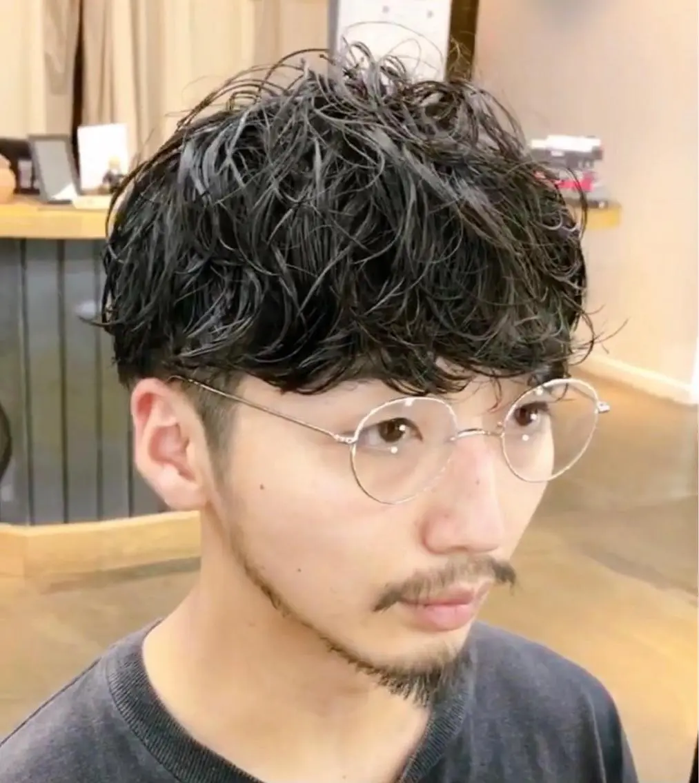 ショート パーマ メンズ マッシュ メンズパーマ カット ヘアカラー パーマ 縮毛矯正 トリートメント メンズパーマ タカキリョウのヘアスタイル