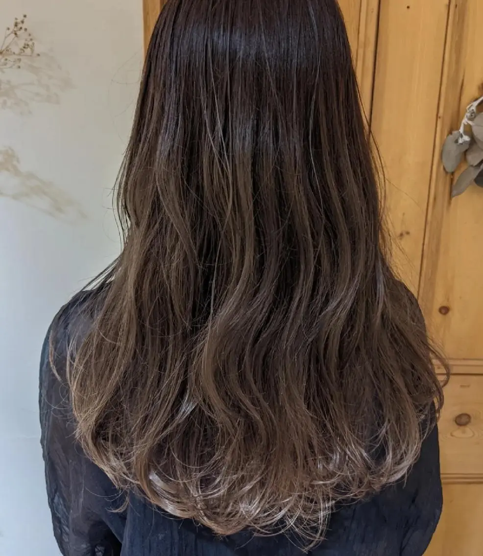 ロング カラー ベージュカラー ラベンダーカラー ラベンダーベージュ マエハラ ナナのヘアスタイル