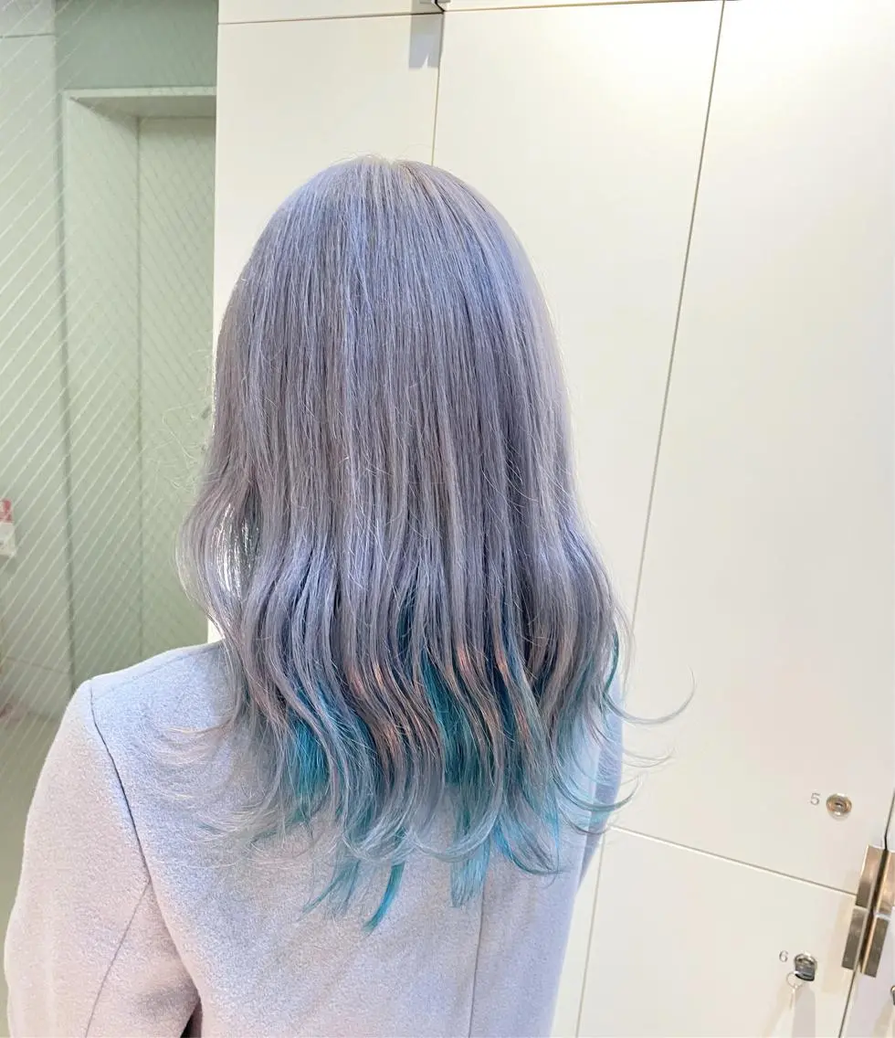 ロング カラー ヘアアレンジ ブルーカラー シルバー ヘアカラー トリートメント ヘッドスパ ヘアセット 艶カラー✨縮毛矯正✨ 翁長孝輔のヘアスタイル