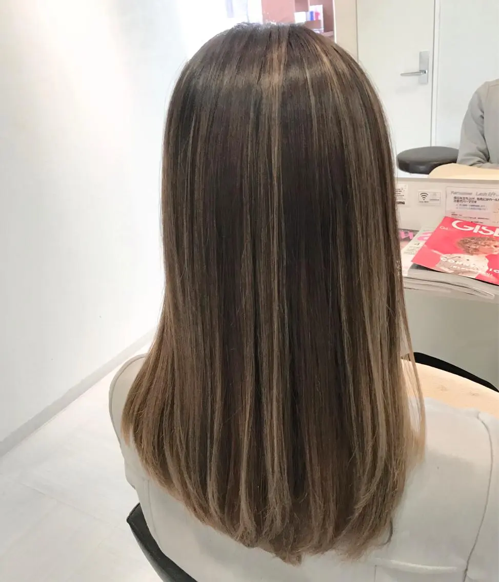 セミロング カラー グラデーションカラー ハイライトカラー ハイライト ヘアカラー Laf かおりのマツエク・マツパデザイン