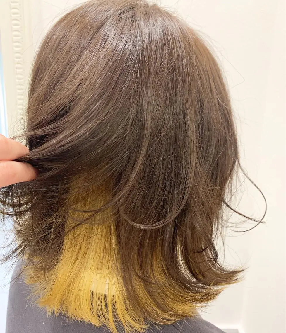 ミディアム カラー マツエク・マツパ イエローカラー フジノ マホのヘアスタイル