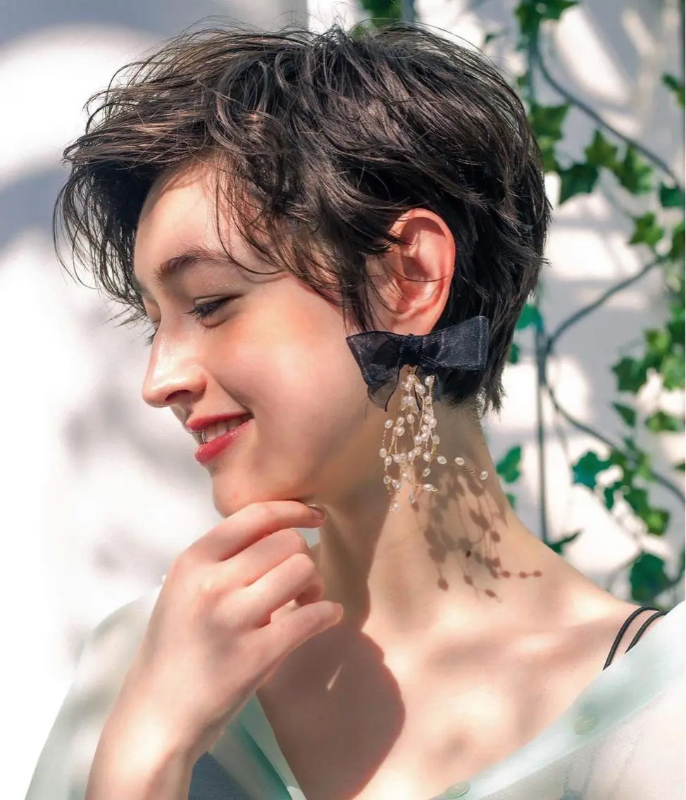 ショート カラー パーマ レイヤー🇰🇷小顔 見せ顔周り💕トモミのヘアスタイル
